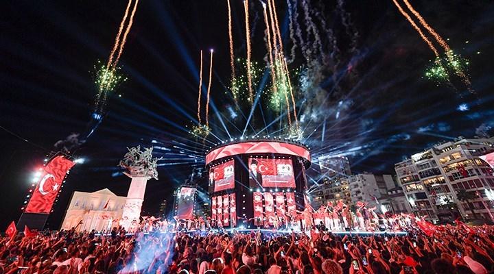 Tarkan İzmir’in 100.Yıl Coşkusu Tarkan İzmir’in 100.Yıl Coşkusu